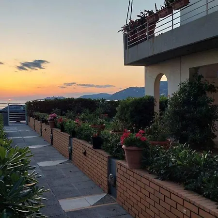 Loutraki Bay Apartment Exterior photo